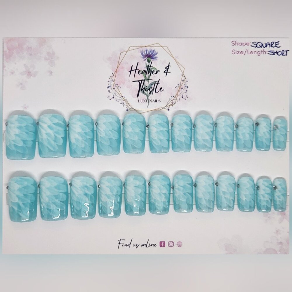 Heather & Thistle Luxe Press-On Nails - Blue Daisies - Short Square